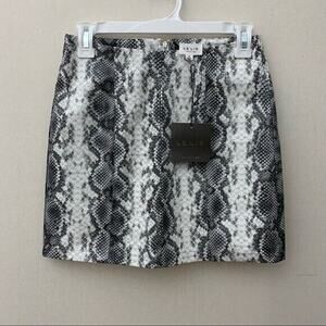 NWT Le Lis Gray Snakeskin Vinyl Like Vegan Leather Mini Skirt Size Small